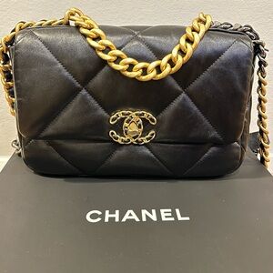 Chanel 19 Handbag